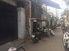 Truy bắt kẻ nghiện ma túy đâm anh trai nguy kịch rồi bỏ trốn ở TP.HCM