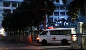 Cô gái trẻ không rõ danh tính rơi từ ký túc xá ĐH Công nghiệp TP.HCM xuống đất