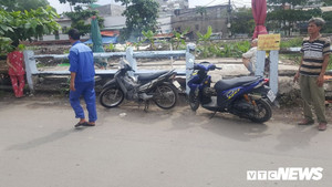 Người phụ nữ bỏ lại xe máy, lao vào tàu hỏa tự tử