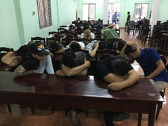 Hàng chục nam thanh nữ tú nghi phê ma túy, nhảy múa trong quán karaoke ở Đồng Nai