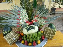 Ảnh: Học sinh Lâm Đồng bài trí mâm ngũ quả chào xuân Kỷ Hợi