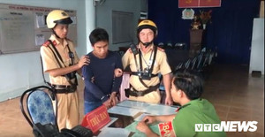 CSGT nổ súng, truy đuổi tên cướp làm 2 người bị thương ở TP.HCM