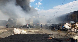 Hai nhà xưởng chứa phế liệu ở TP.HCM cháy rụi trong ngày vía Thần tài
