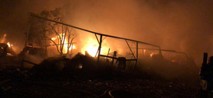 Xưởng vải hàng nghìn m2 ở TP.HCM bị thiêu rụi trong đêm