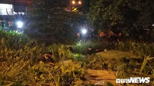 Kẻ nghi cướp tiệm vàng bị bắt sau gần 10 tiếng núp dưới kênh ở TP.HCM