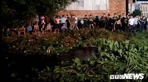 Bị truy đuổi, nam thanh niên nghi cướp tiệm vàng nhảy xuống kênh mất tích