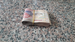 Nhặt được 10 triệu đồng, bé gái 13 tuổi đến trụ sở công an trình báo