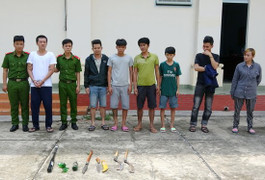 Bắt nhóm cho vay nặng lãi, dùng bom xăng, hung khí uy hiếp con nợ trả tiền