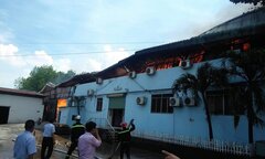 Khu nhà xưởng ở Bình Dương bốc cháy sau tiếng nổ lớn