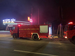 Cháy lớn gần cây xăng ở Bình Dương, nhiều người ôm đồ tháo chạy