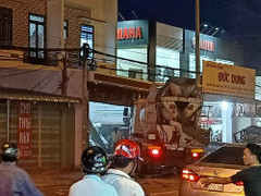 Xe bồn tông liên hoàn ô tô, xe máy ở Long An, 2 người chết