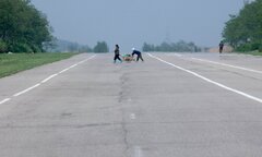 Những bức ảnh đường cao tốc hé lộ cuộc sống kì lạ ở Triều Tiên