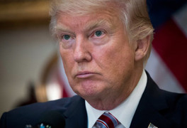 Tổng thống Donald Trump chính thức kí lệnh trừng phạt Nga