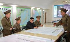 Ông Kim Jong-un hoãn tấn công Guam, Mỹ tuyên bố sẵn sàng đàm phán
