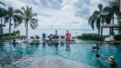 Ảnh: Khách du lịch vẫn nườm nượp đến thăm đảo Guam
