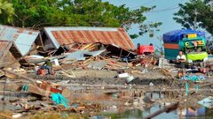 CNN: Cứu hộ sau thảm họa động đất và sóng thần Indonesia bị chậm do thiếu thiết bị và nhân sự