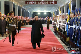 Trở về từ Nga, ông Kim Jong-un được người dân Triều Tiên chào đón long trọng