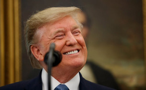 Tuyên bố 'không cần Trung Quốc', ông Trump áp thuế với 550 tỷ USD hàng Trung Quốc