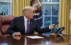 Nhà Trắng công bố cuộc điện đàm đầu tiên của Tổng thống Trump với ông Zelensky