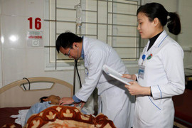 Cứu sống bệnh nhân ngộ độc rượu do 'quá chén' khi đi dự đám cưới