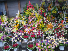 Bán quà 8/3 gì để 'hốt bạc' khủng?