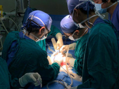 Liên tục nôn ra máu, căn bệnh hiếm gặp khiến hai bé gái suýt chết