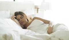 Tác dụng bất ngờ của tư thế ngủ nghiêng ít người biết