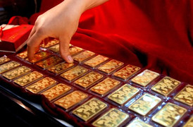 Giá vàng hôm nay 21/5: Tăng nhẹ, nhưng vẫn chịu sức ép giảm giá