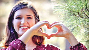 Thiếu nữ xinh đẹp 19 tuổi và... 32 lần phẫu thuật tim