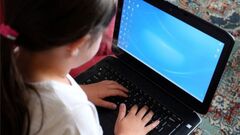 Điều gì xảy ra khi trẻ em 'online' 20 tiếng mỗi tuần?