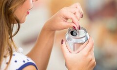 Uống nhiều nước tăng lực tăng nguy cơ nghiện ma túy trong tương lai?