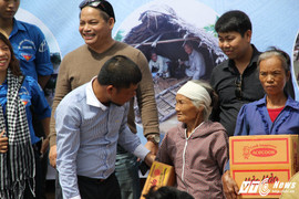 Doanh nhân Thanh Hóa trao hơn 1.000 suất quà cho người dân vùng lũ