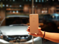 Trên tay Oppo F5 không viền đắt giá, giá tầm trung