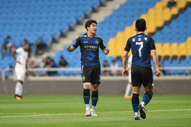 Xuân Trường vắng mặt, Incheon Utd thua sát nút Jeonnam