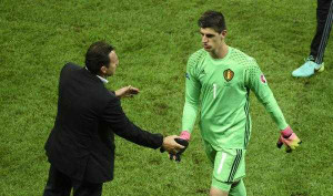 Thibaut Courtois chỉ trích HLV Bỉ ngay trong phòng thay đồ