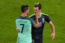 Gareth Bale: 'Ronaldo sinh ra để ghi bàn'