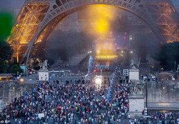Bạo loạn dưới chân tháp Eiffel trong đêm chung kết Euro 2016