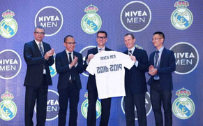 Fan Việt Nam sáng cửa sang Real Madrid