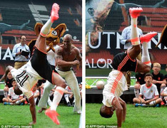 Nani nổi hứng đấu võ trong buổi lễ ra mắt Valencia