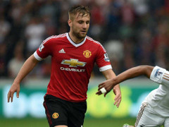 Mourinho động viên Luke Shaw, ngợi khen Axel Tuanzebe và Andreas Pereira
