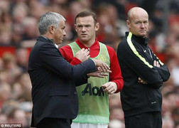 Jose Mourinho động viên Wayne Rooney, yêu cầu cao hơn ở Paul Pogba