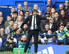 Antonio Conte tự ví mình với thợ may, dành tặng chiến thắng cho Willian