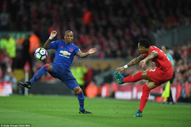 Kết quả bóng đá Anh: Đá kiểu Mourinho, Man Utd buộc Liverpool chia điểm