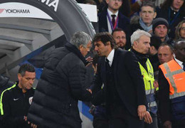 Jose Mourinho cảm thấy bị Conte 