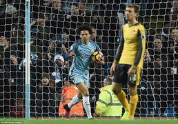 Man City đánh bại Arsenal bằng hai bàn thắng gây tranh cãi