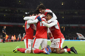 Giroud ghi siêu phẩm, Arsenal vươn lên vị trí thứ ba