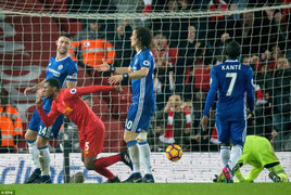 Hàng thủ mắc lỗi, Liverpool chia điểm kịch tính cùng Chelsea