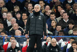 Tại sao Mourinho không bắt tay Conte sau trận đấu?