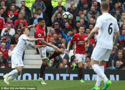 Video kết quả MU vs Swansea: Phá kỷ lục bất bại, MU vẫn lỡ hẹn top 4