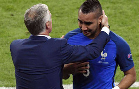 Ấn tượng Euro 2016: Payet òa khóc, Neuer lên giữa sân xem Mustafi ghi bàn